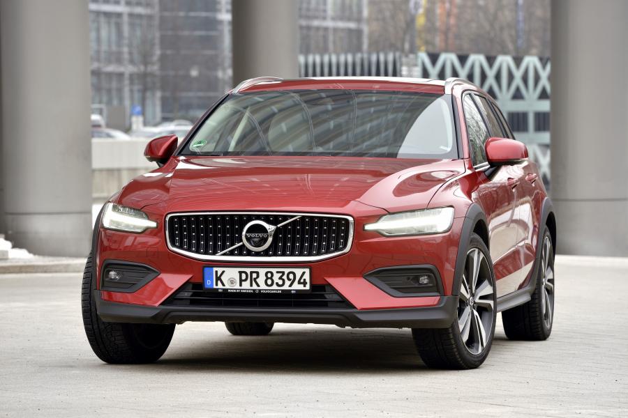  Volvo V60 D4 Cross Country 2018 года  (WW) (фото 6 из 49)